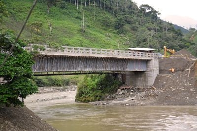 Prefectura constata obras viales en Yacuambi