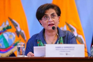 Canciller de Ecuador reitera su disposici&oacute;n a dialogar con M&eacute;xico