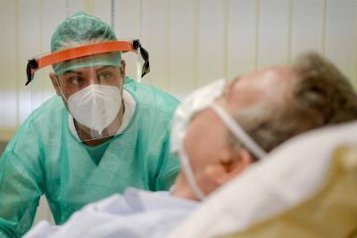 Sin "pruebas concluyentes" de que la covid se transmita por contacto con superficies infectadas, dice la OMS