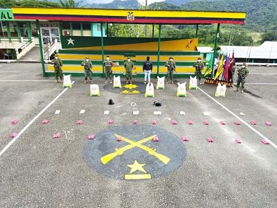 15 personas fueron detenidas y se decomisaron 431 productos caducados y m&aacute;s de 200 explosivos