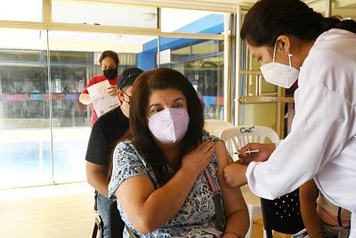 Desde el 3 de enero se aplicar&aacute; la dosis de refuerzo contra el COVID-19 a las personas de entre 50 y 59 a&ntilde;os