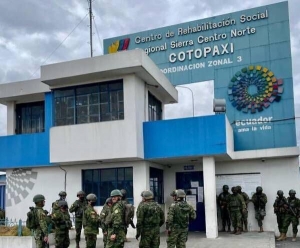 Militares bajo investigaci&oacute;n por intentar ingresar celulares a la c&aacute;rcel de Cotopaxi
