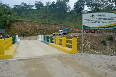 M&aacute;s de 80 familias de los barrios La Pe&ntilde;a, La Conse, La Wantza Alta, Chumbiriatza, y Zurmi se benefician de este importante puente