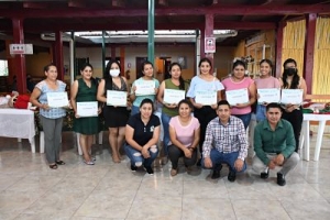El Zumbi se clausur&oacute; talleres de corte confecci&oacute;n y manualidades navide&ntilde;as