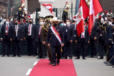 J&oacute;venes &ldquo;que no estudien ni trabajen&rdquo; deber&aacute;n ir al servicio militar, anuncia presidente Pedro Castillo en su primer discurso