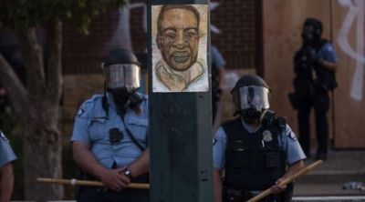 Polic&iacute;a de Estados Unidos acusado de asesinato y homicidio involuntario por la muerte de George Floyd
