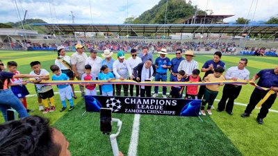 GAD Zamora inaugur&oacute; el Estadio con C&eacute;sped Sint&eacute;tico en Nambija Bajo