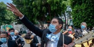 Autorizan serenatas por D&iacute;a de la Madre en Ecuador; hay 7 reglas por el covid-19