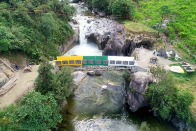 Prefectura de Zamora Chinchipe avanza en la construcci&oacute;n del puente peatonal sobre el r&iacute;o Insimanchi