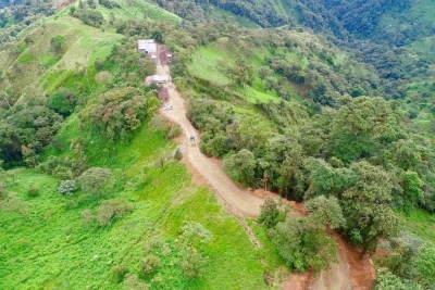 Prefectura de Zamora Chinchipe entrega una nueva conexi&oacute;n vial para Yacuambi