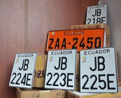 Llegan placas de veh&iacute;culos p&uacute;blicos y particulares  a la EMMSZACH E.P
