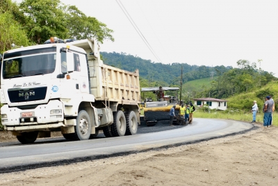Avanza el asfalto en el proyecto Paquisha-Nuevo Quito-Conguime