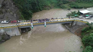 Prefectura inaugur&oacute; nuevo puente vehicular en Yacuambi