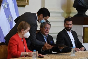 Guillermo Lasso firma decreto de creaci&oacute;n de comisi&oacute;n para el di&aacute;logo y pacificaci&oacute;n del sistema carcelario de Ecuador