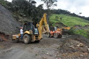 Quebrada Honda de la parroquia Valladolid recibe mantenimiento vial