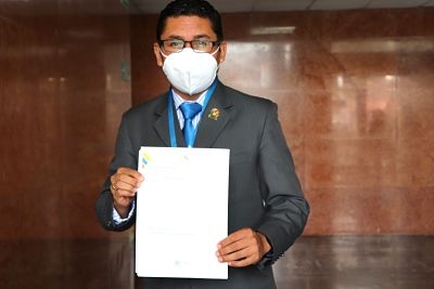Diego Esparza presenta proyecto legal para impulsar el cooperativismo