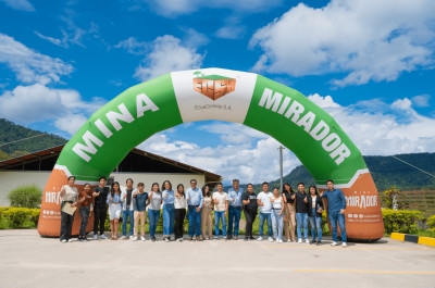 20 estudiantes del cant&oacute;n El Pangui renovaron beca universitaria con ECSA