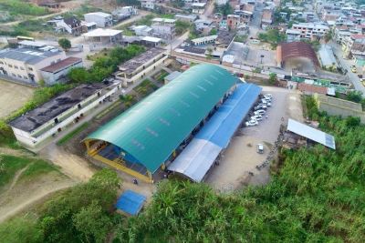 Prefectura de Zamora Chinchipe entreg&oacute; una cubierta met&aacute;lica a la Unidad Educativa Oriente Ecuatoriano