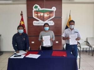 29 estudiantes del cant&oacute;n El Pangui renovaron beca universitaria con ECSA