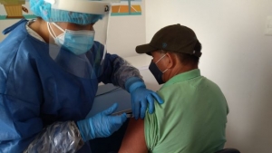 INICI&Oacute; LA VACUNACI&Oacute;N DE ADULTOS MAYORES EN EL PANGUI