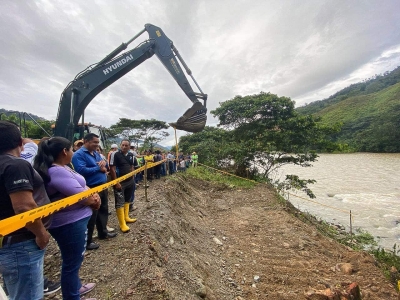 Inici&oacute; la construcci&oacute;n de un puente vehicular sobre el r&iacute;o Yacuambi