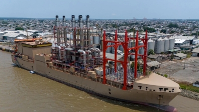 Gobierno inicia alquiler de nueva barcaza para enfrentar crisis de energ&iacute;a en Ecuador