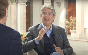Guillermo Lasso anuncia reducci&oacute;n del Impuesto a la Salida de Divisas