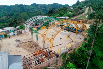 Avanza la construcci&oacute;n de cubierta para Unidad Educativa en La Diversi&oacute;n