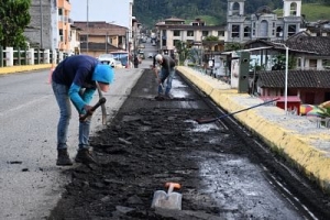 Inici&oacute; la remoci&oacute;n de la carpeta asf&aacute;ltica en el puente paso a la ciudad de Zumbi