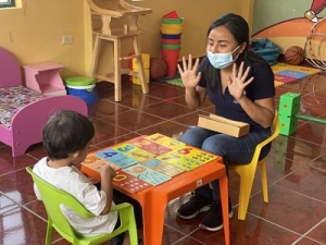 Prefectura fortalece proyectos para personas con discapacidad