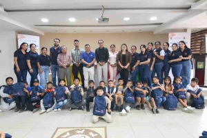 Ni&ntilde;ez de Yantzaza recibi&oacute; kits escolares gratuitos