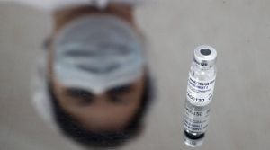 AstraZeneca probar&aacute; a combinar su vacuna de covid-19 con la de Rusia