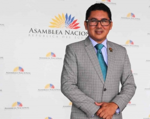 Diego Esparza defiende su proyecto de ley en favor de los mineros artesanales y peque&ntilde;os mineros
