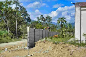 Avanza la construcci&oacute;n del cerramiento para el colegio Juan XIII