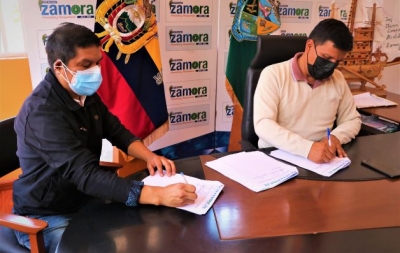 ADULTOS MAYORES DE TIMBARA  RECIBEN APOYO