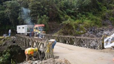 Contin&uacute;a trabajos de mantenimiento del puente sobre quebrada el Destrozo