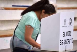 Las multas electorales por no votar en Ecuador son acumulables