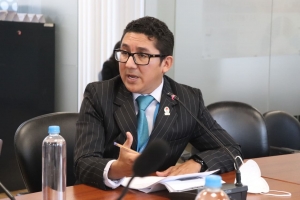 Diego Esparza defiende su proyecto  de ley para fortalecer el cooperativismo