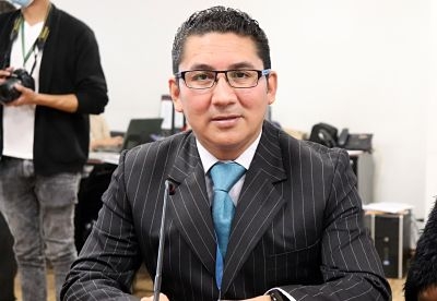 Diego Esparza plantea observaciones  a Ley de Educaci&oacute;n Superior