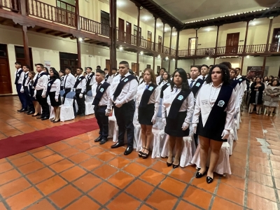 Estudiantes se incorporan como bachilleres en modalidades extraordinarias