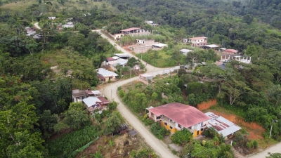 Alumbrado p&uacute;blico en Los Hachos de Yantzaza