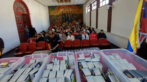 Venezolanos retiran sus pasaportes represados por el cierre de los consulados en Ecuador