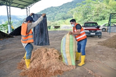 Gad Yantzaza reactiva vivero y la producci&oacute;n de abono org&aacute;nico