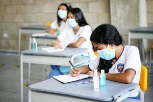 Retorno a clases se realizar&aacute; solamente en cantones que cumplan con el 85% de poblaci&oacute;n estudiantil vacunada