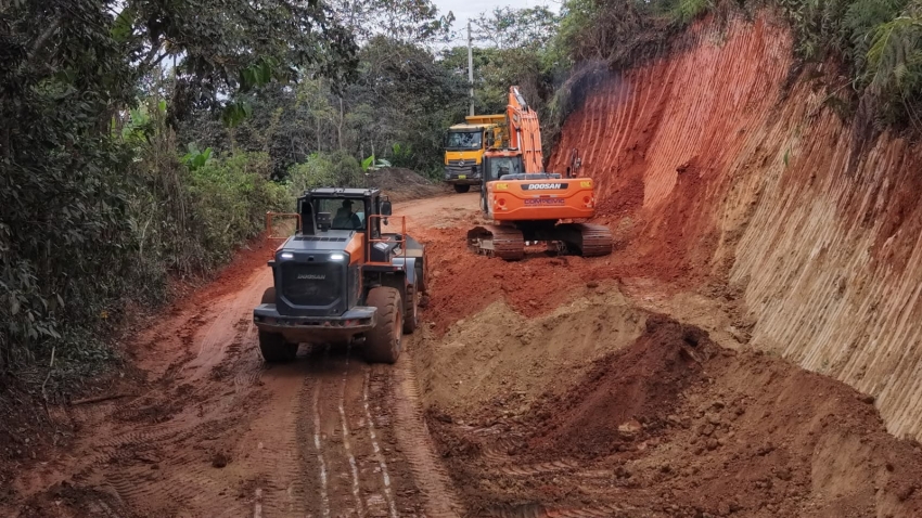 Inició la construcción del nuevo proyecto de asfalto en Chinchipe