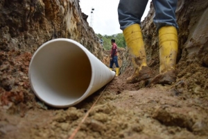 Inici&oacute; construcci&oacute;n de alcantarillado sanitario en El Valle del Quimi