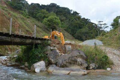 En San Carlos de las Minas del cant&oacute;n Zamora inici&oacute; la construcci&oacute;n de un puente carrozable en el sector de Santa Rita