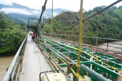 98% la primera etapa de reconstrucci&oacute;n y reforzamiento del puente paso a Cuzuntza