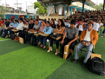 Entrega de computadoras en Zamora Chinchipe para fortalecer la educaci&oacute;n