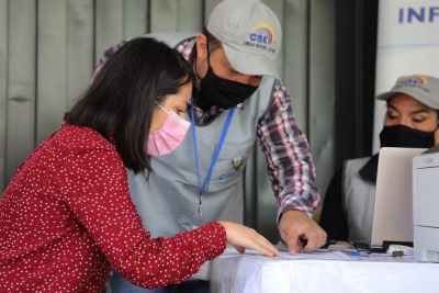 Ganadores del concurso del CES y CACES recibieron credenciales